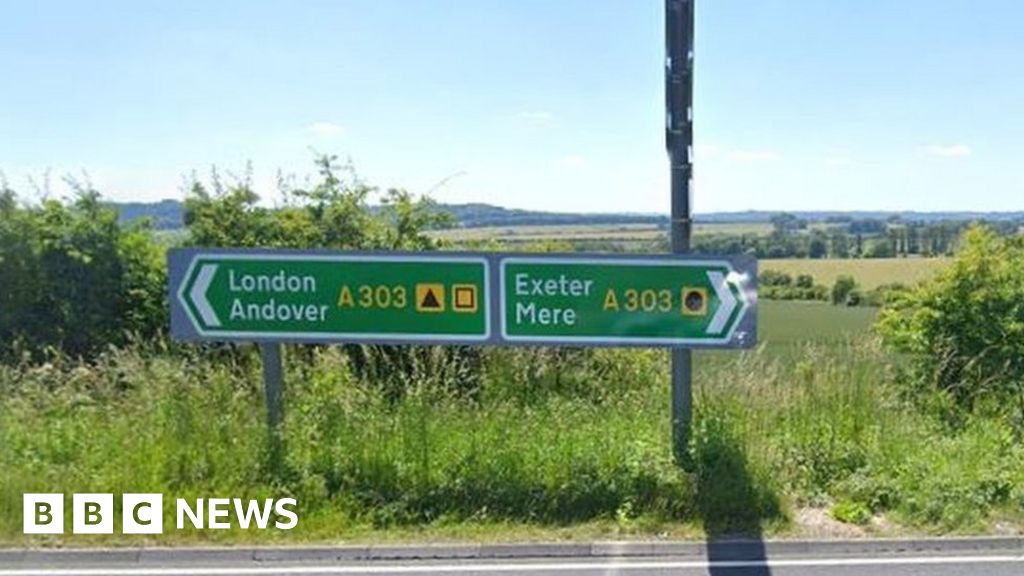 Driver seriously injured in A303 crash in Wiltshire 