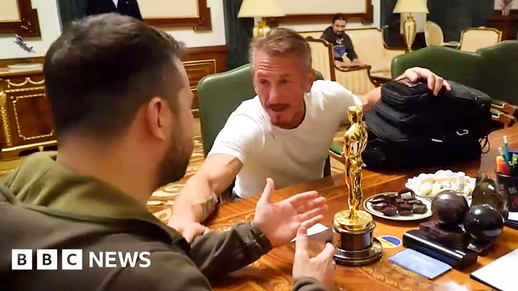 Hollywood actor Sean Penn gives his Oscar to Zelensky