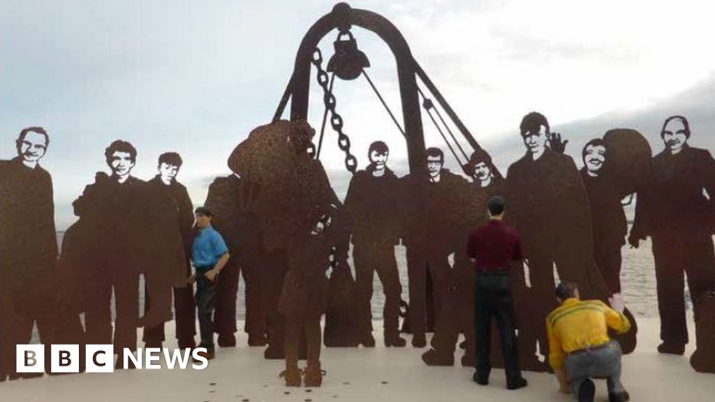 Hull's lost trawlermen memorial sculpture unveiled BBC News