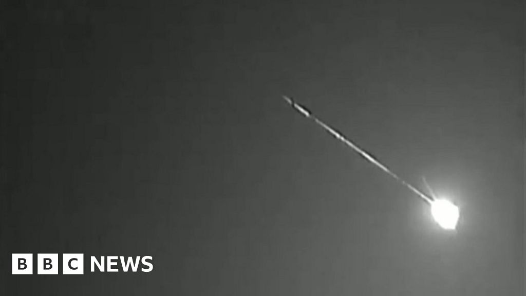 Meteor flashes over UK sky BBC News