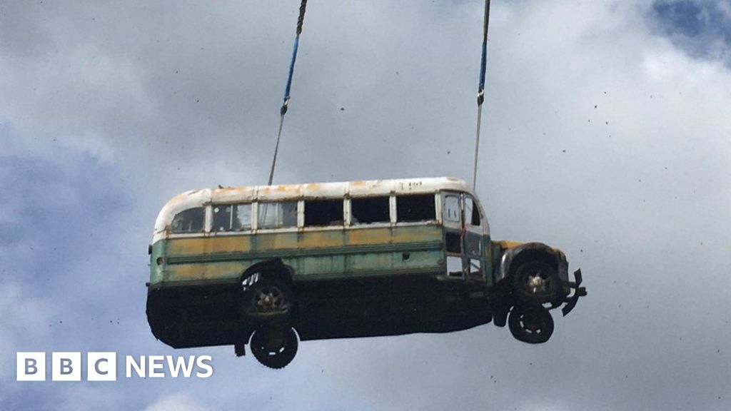 Into The Wild Bus Removed From Alaska Wilderness Bbc News