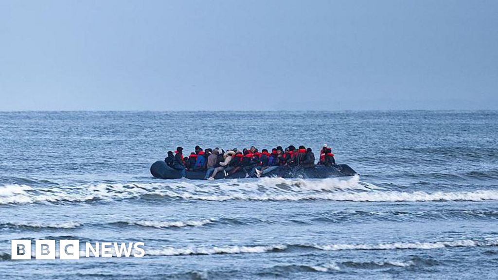 Government struggles to cut foreign aid spent on asylum hotels