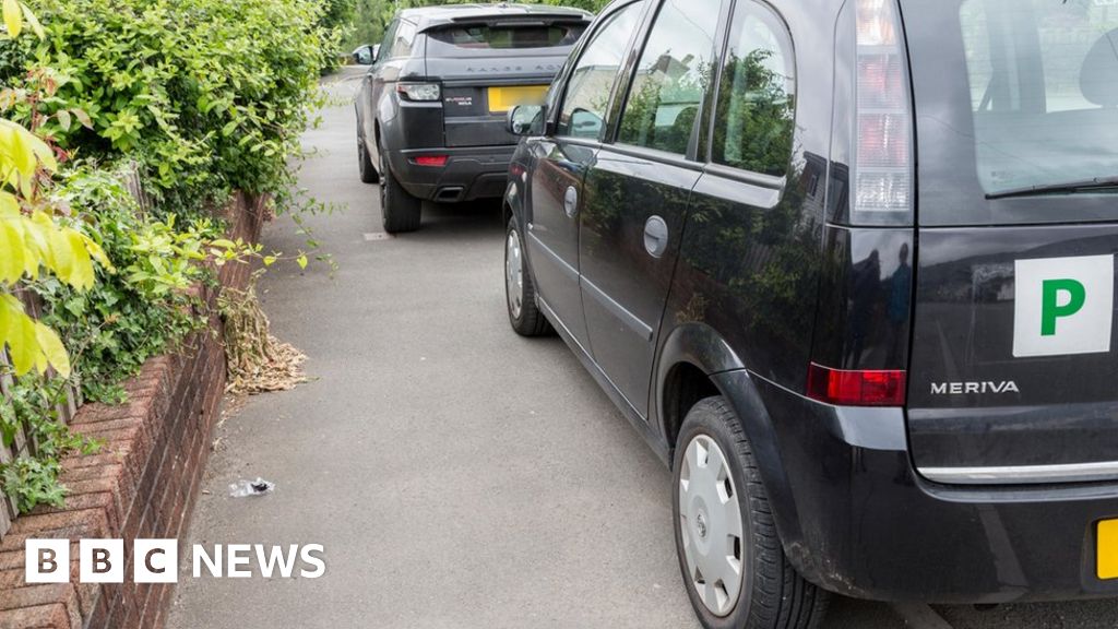 Should the UK ban parking on pavements?