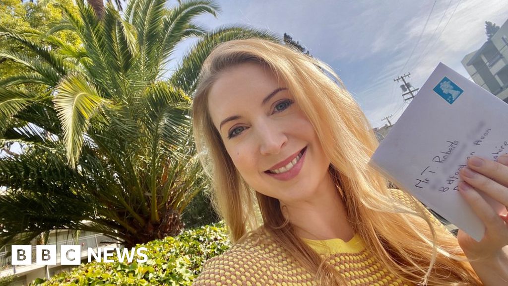 Christmas-card is removed to an incorrect address of 5,200 miles