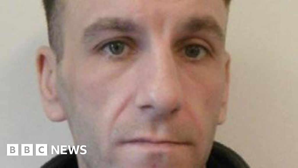 Police Hunt Escaped Prisoner Liam Slater Boarding Train to Leeds