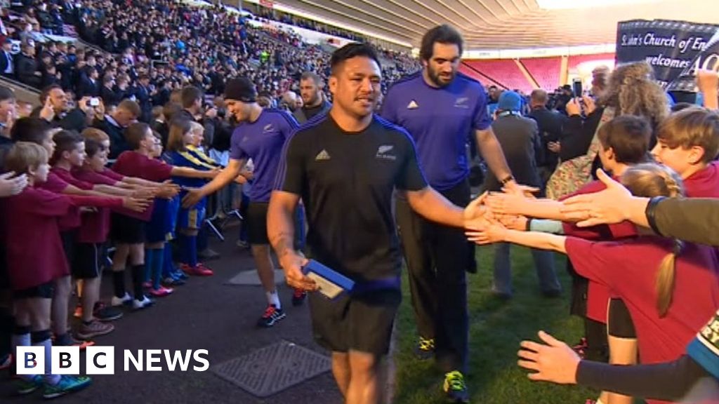 All Blacks Stars Whip Up Rugby Fever In Darlington Bbc News