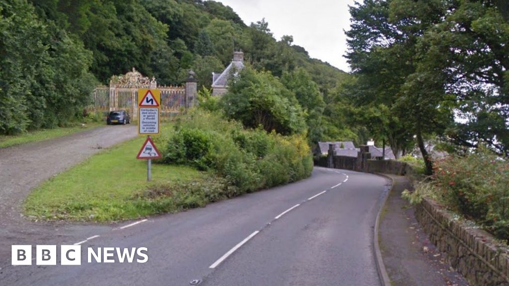 Twovehicle crash closes A545 Beaumaris Road, Anglesey BBC News