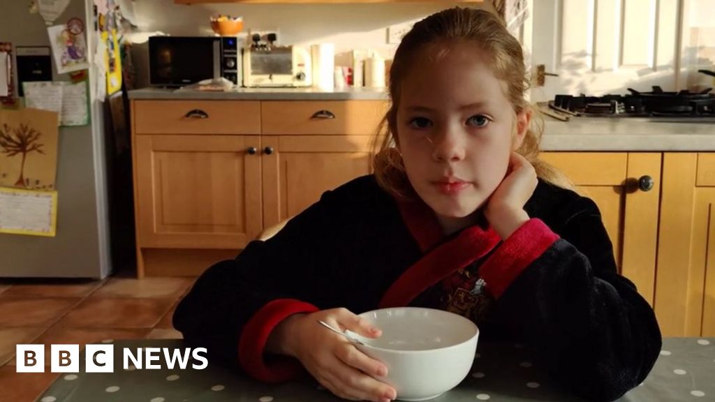 A 9-year-old girl who shed tears waiting for dental treatment