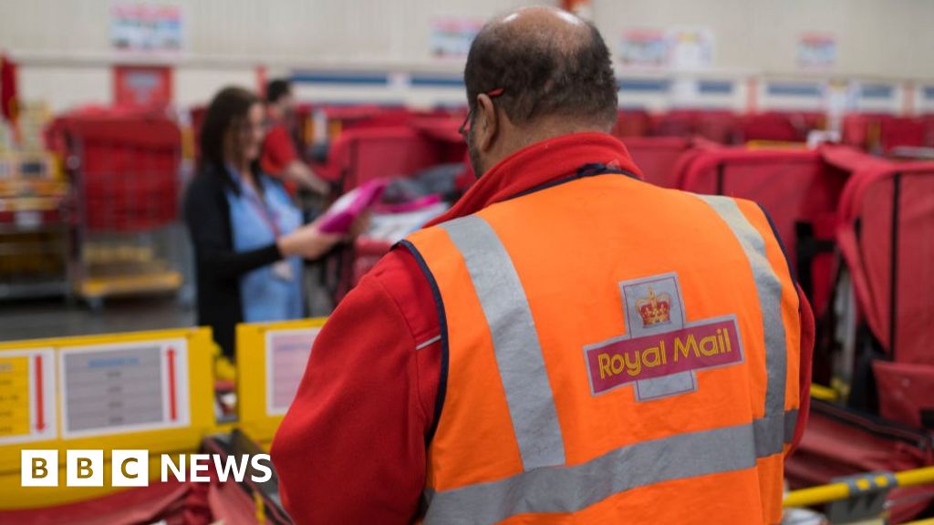 Royal Mail accused of prioritising parcels over letters