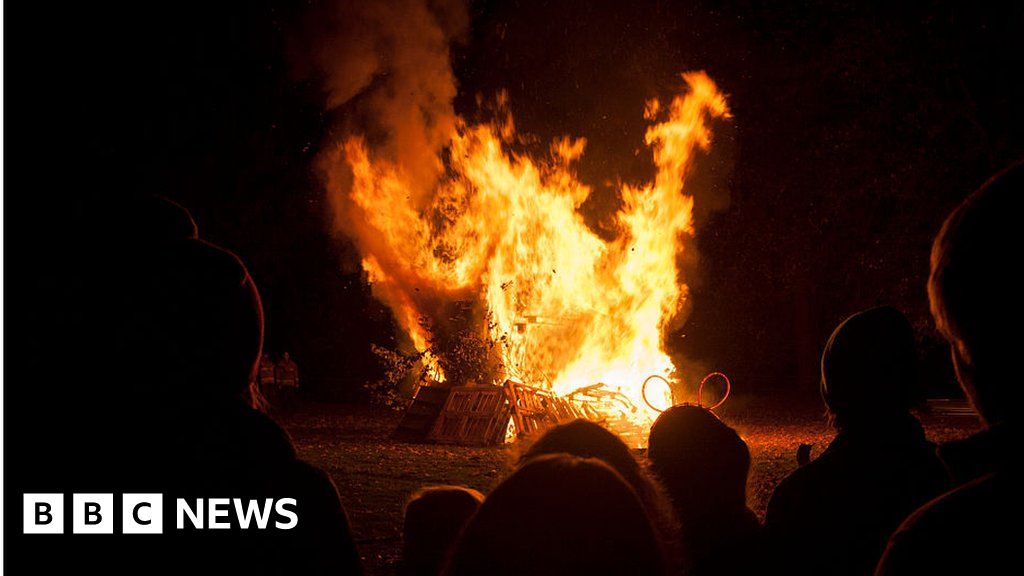 Young Child Suffers Serious Burns In Bonfire Night Accident - BBC News