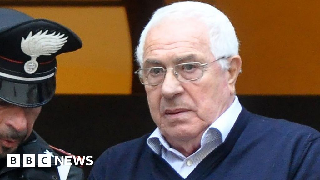 Italian Mafia 'godfather' Settimo Mineo held in Sicily raid - BBC News