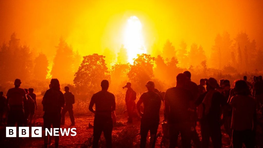 How are wildfires linked to climate change?