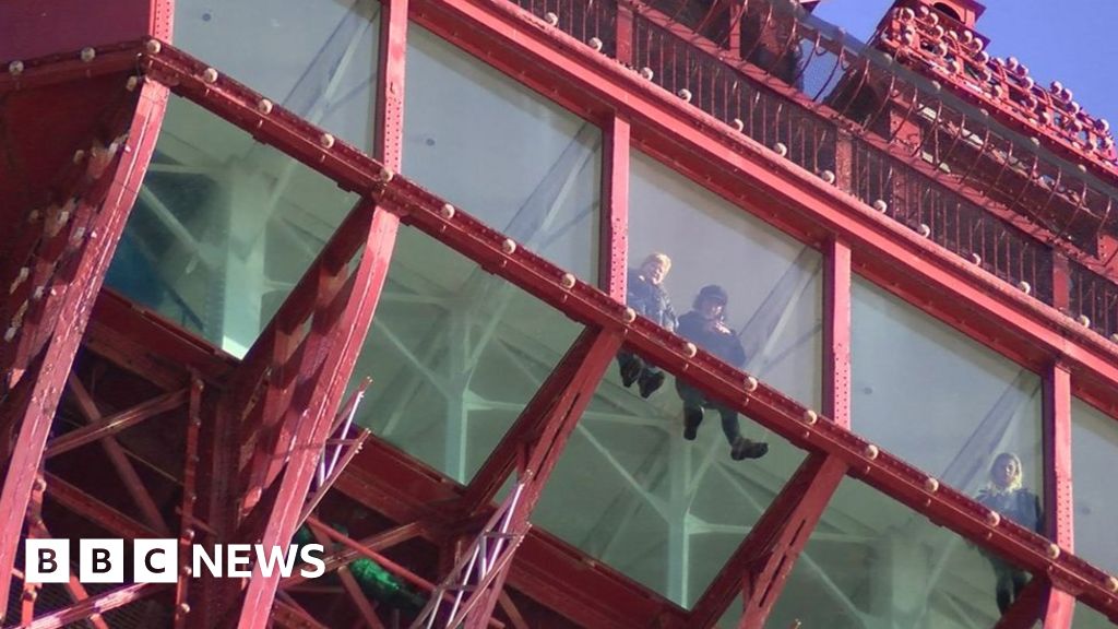 Fire leaves 12 stranded at top of Blackpool Tower - BBC News