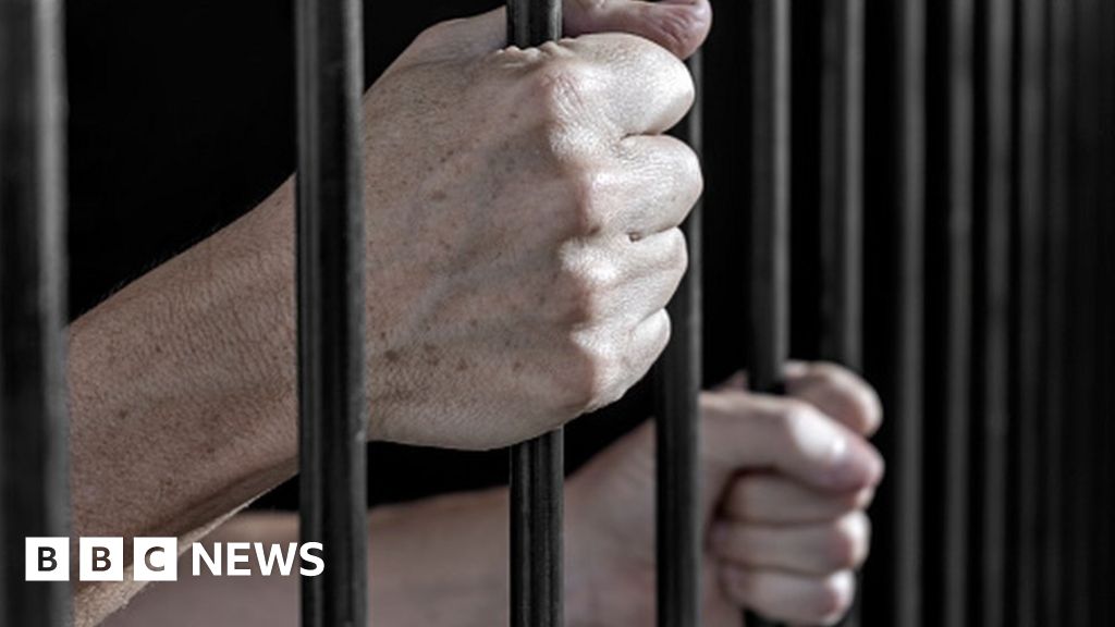 Съд в Катар смекчи смъртните присъди на осем бивши индийски