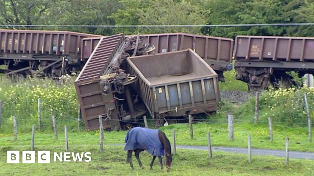 two-week-disruption-for-rail-commuters-bbc-news