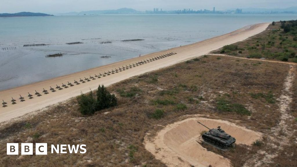 Китайската брегова охрана предизвика „паника“, като се качи на туристическа лодка, казва Тайван