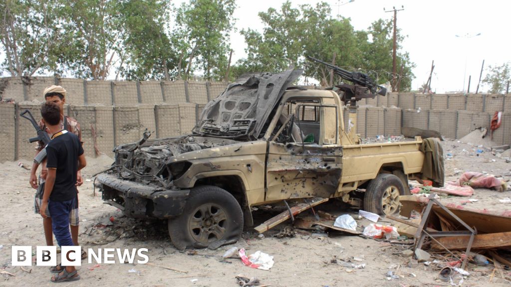 Yemen Conflict: Twin Suicide Bombings Hit Aden Base - BBC News