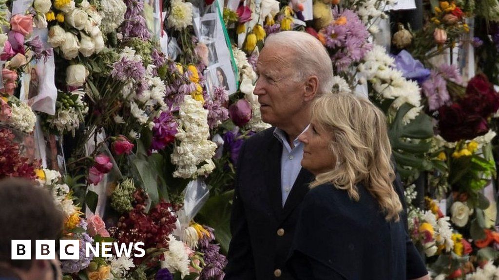 Miami condo Biden visits building collapse site