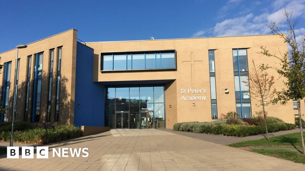 Stoke-on-Trent school puts 'wrong trousers' pupils in isolation - BBC News