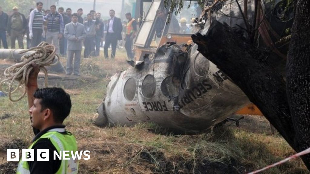 Plane crash in Delhi, India, kills 10 BBC News