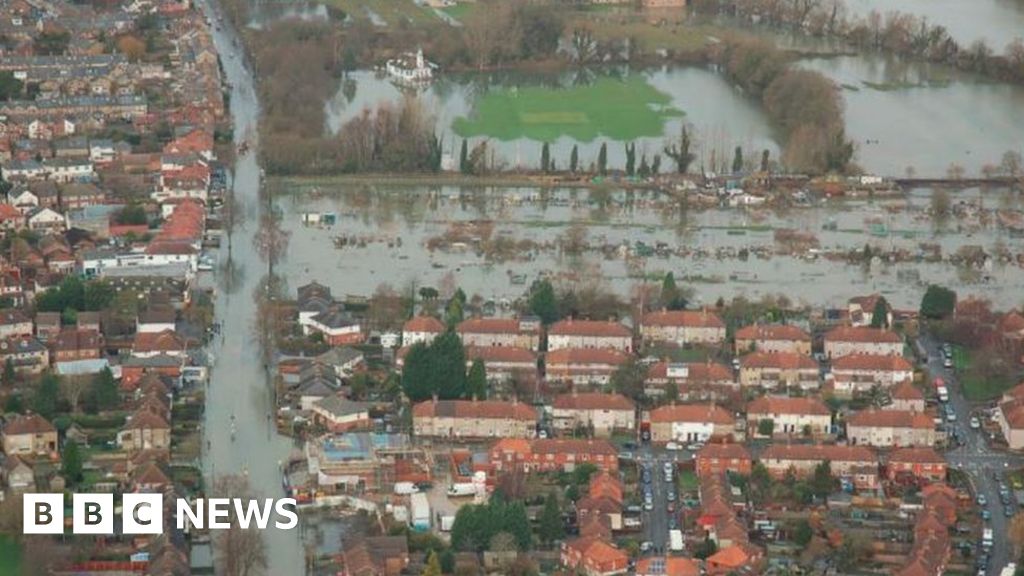 Oxford flood scheme faces public inquiry - BBC News