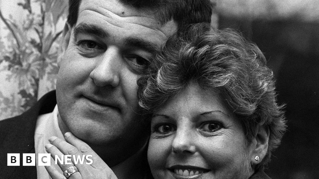 Pioneering surgeons recall first triple transplant operation BBC News