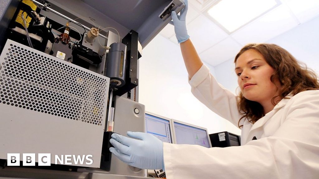 Oesophageal cancer tests raise hopes for earlier detection - BBC News