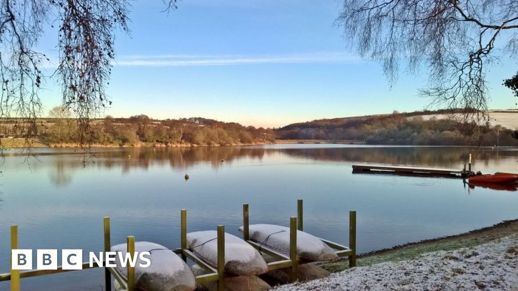 Ulley Reservoir death prompts open water swim warning - BBC News