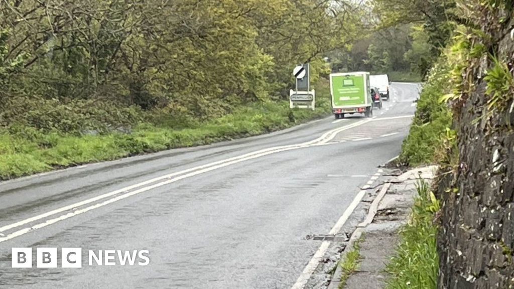 Boy, 5, dies after crash on the A390 near Par