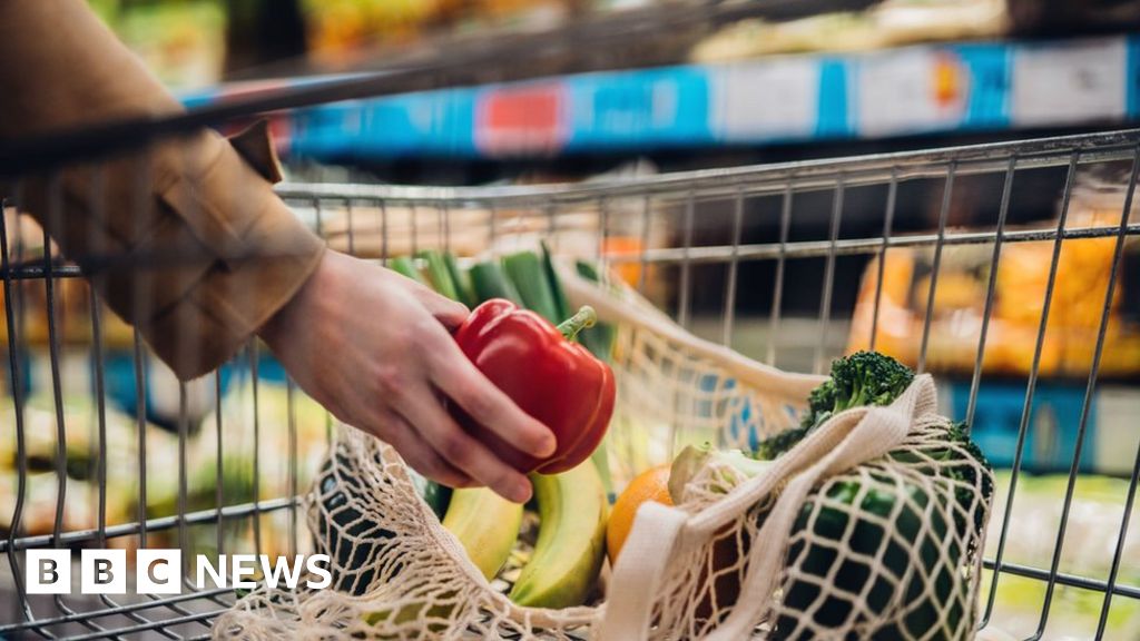 Infectious Covid virus can stay on some groceries for days - BBC