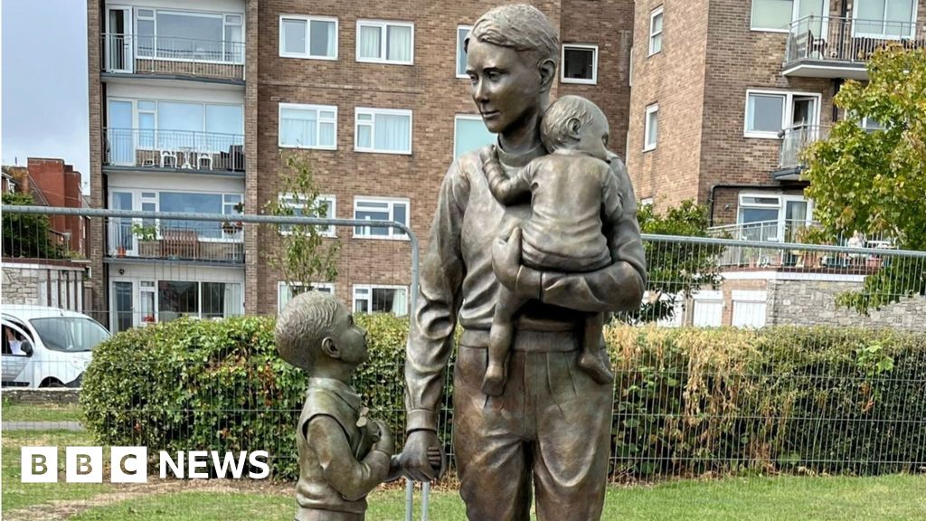 Trevor Chadwick Statue of 'Purbeck Schindler' put up in Swanage