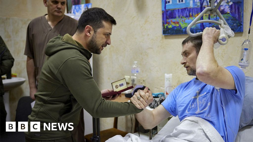 Ukraine War: Zelensky Visits Wounded Ukrainian Soldiers - BBC News