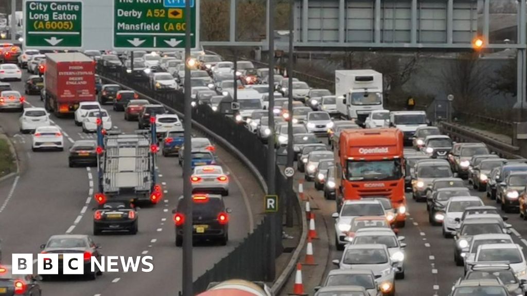 Nottingham's A52 Clifton Bridge due to fully reopen in winter - BBC News