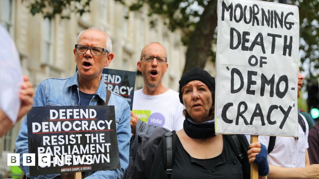 Parliament suspension: Thousands protest across the UK - BBC News