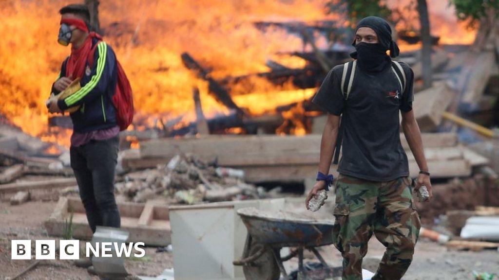 Honduras election: Violent clashes ahead of final result