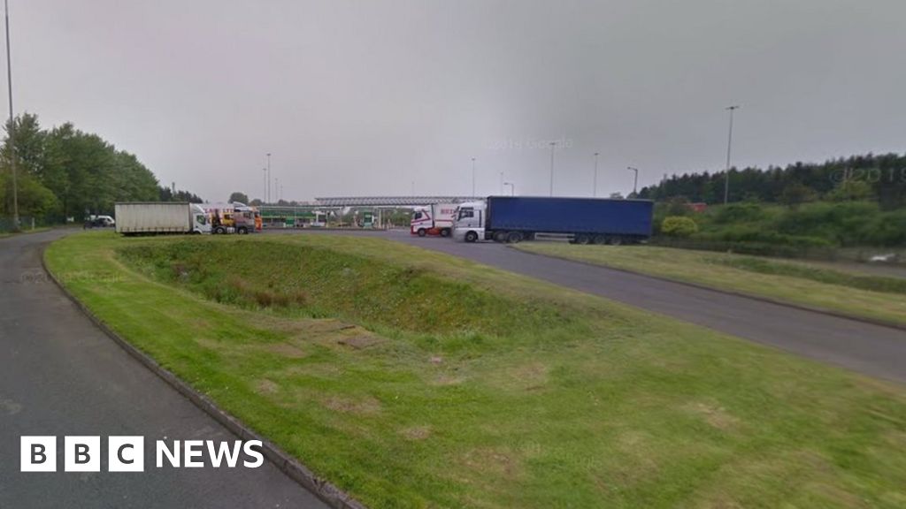 Man killed in crash with parked lorry at Harthill services BBC News