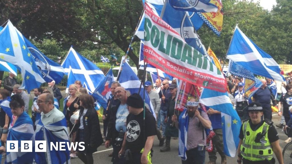 Thousands March For Scottish Independence - BBC News