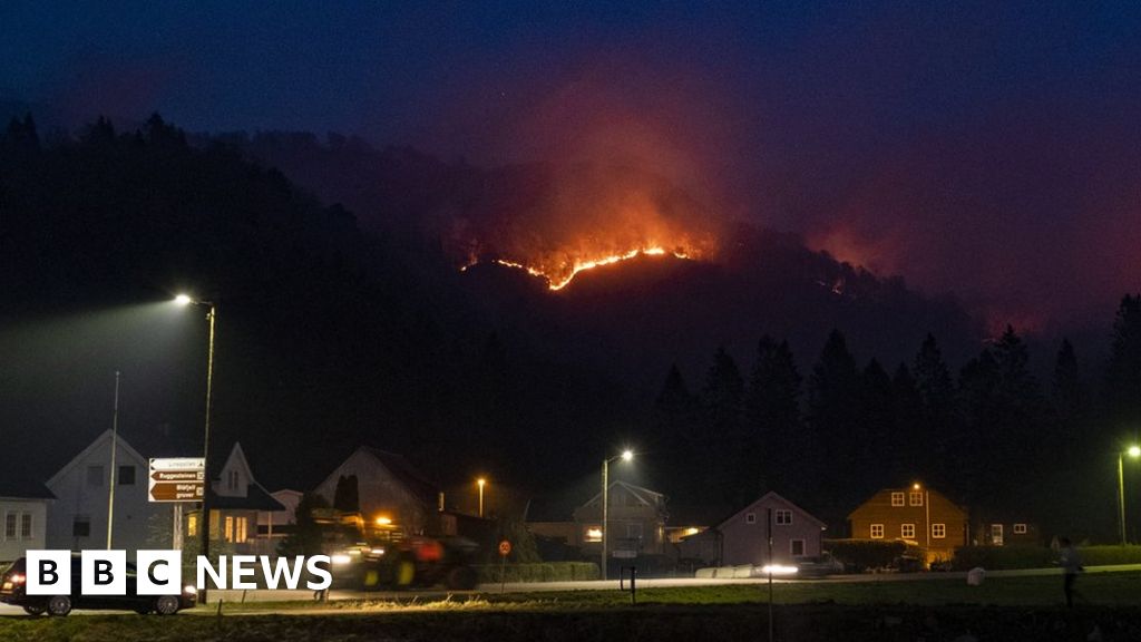 Europe Wildfires: Norway Police Evacuate Hundreds In Sokndal - BBC News