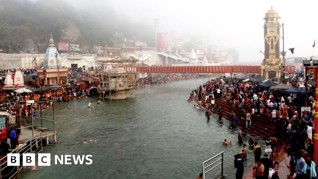 India's Kumbh Mela festival begins amid Covid concerns - BBC News