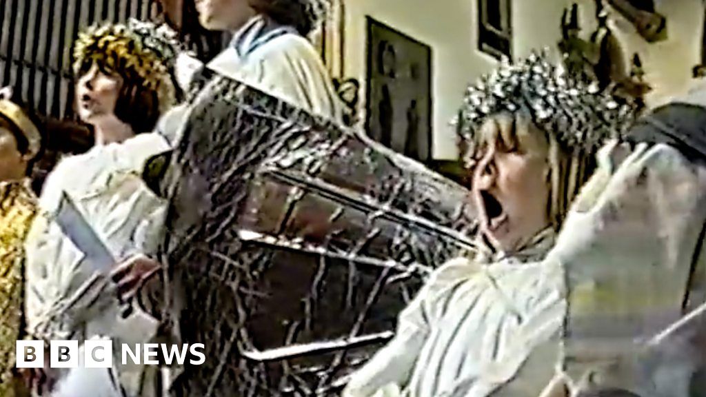 Christmas 'My loud nativity singing went viral' BBC News
