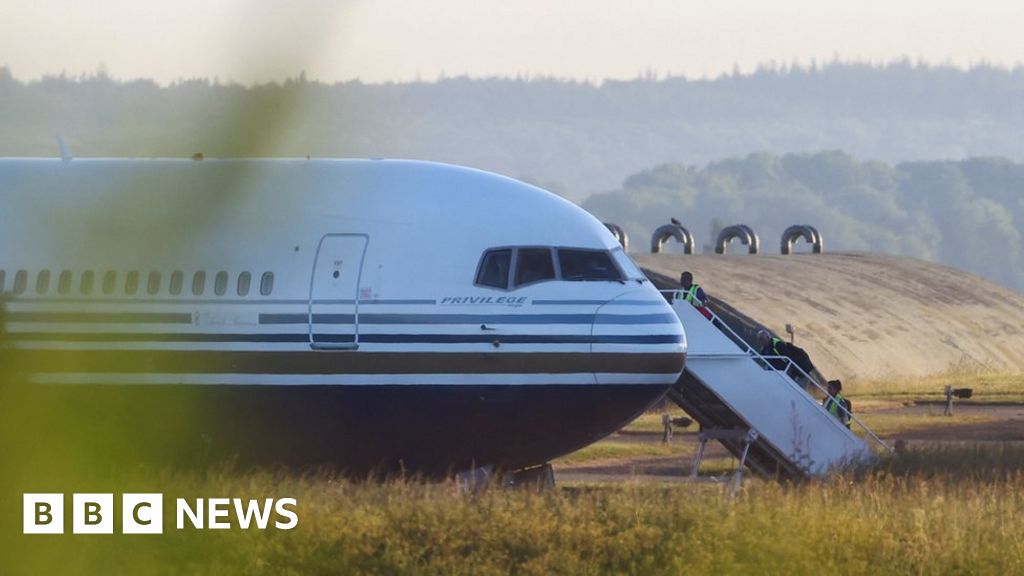 Kementerian Dalam Negeri mengatakan penahanan penerbangan di Rwanda akan dimulai dalam beberapa minggu