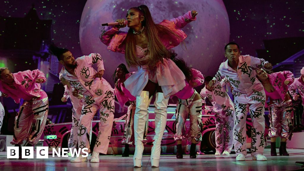 Ariana Grande ‘overwhelmed’ on Manchester return Ariana Grande ‘overwhelmed’ on Manchester return