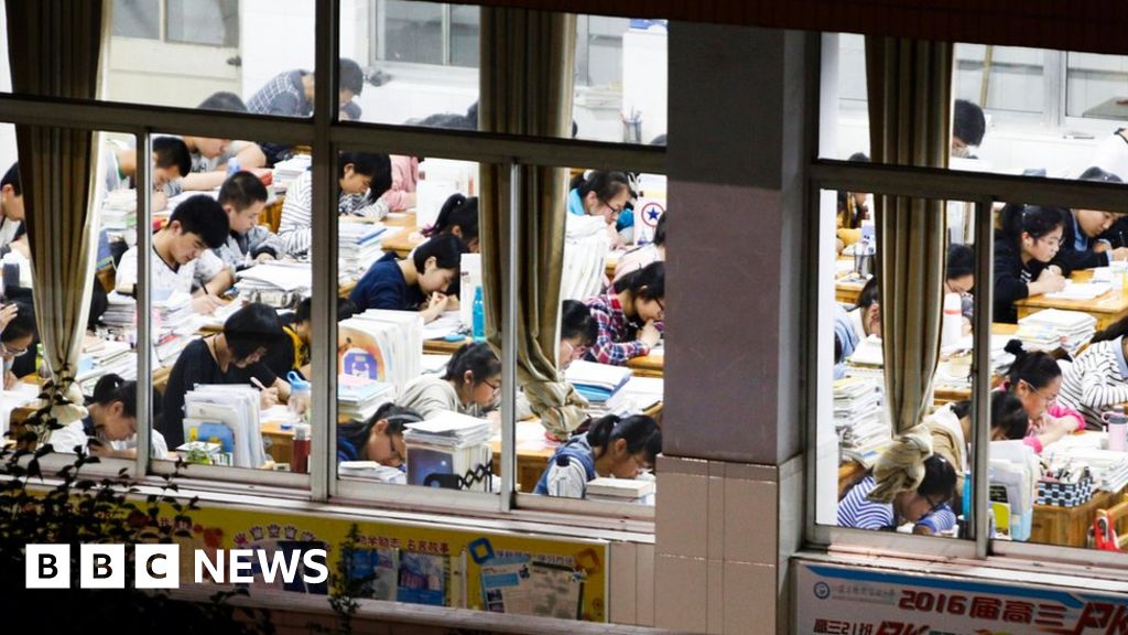 Gaokao season: China embarks on dreaded national exams - BBC News