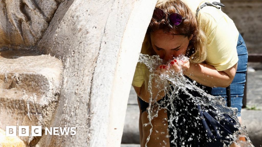 Europe heatwaves: Wildfires rage in Greece as temperatures soar