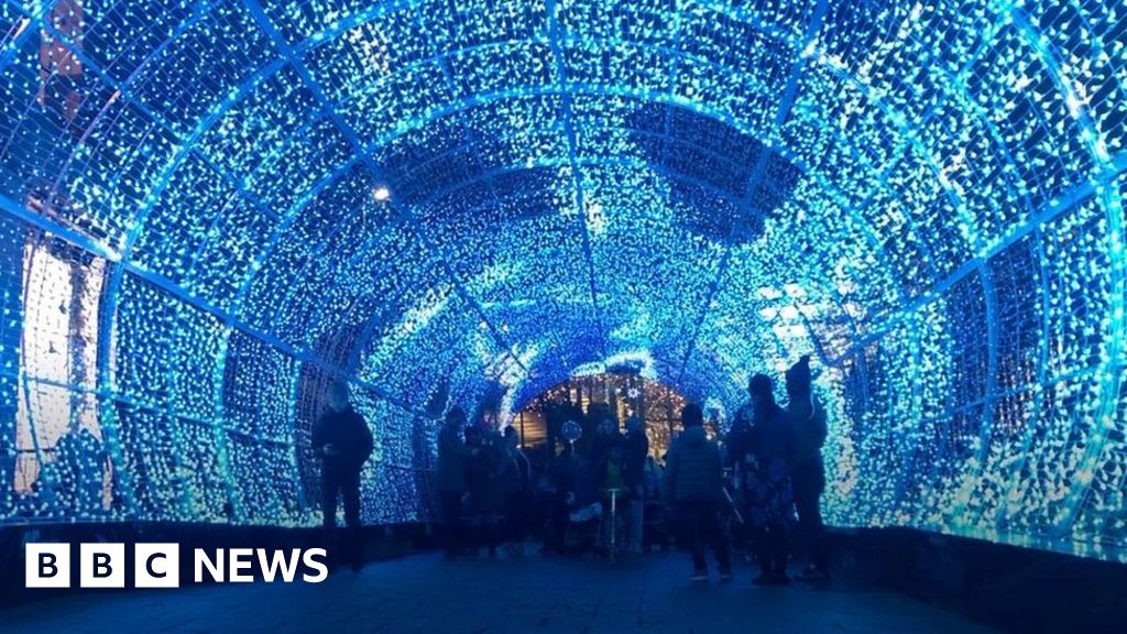 Norwich tunnel of light thrills visitors BBC News