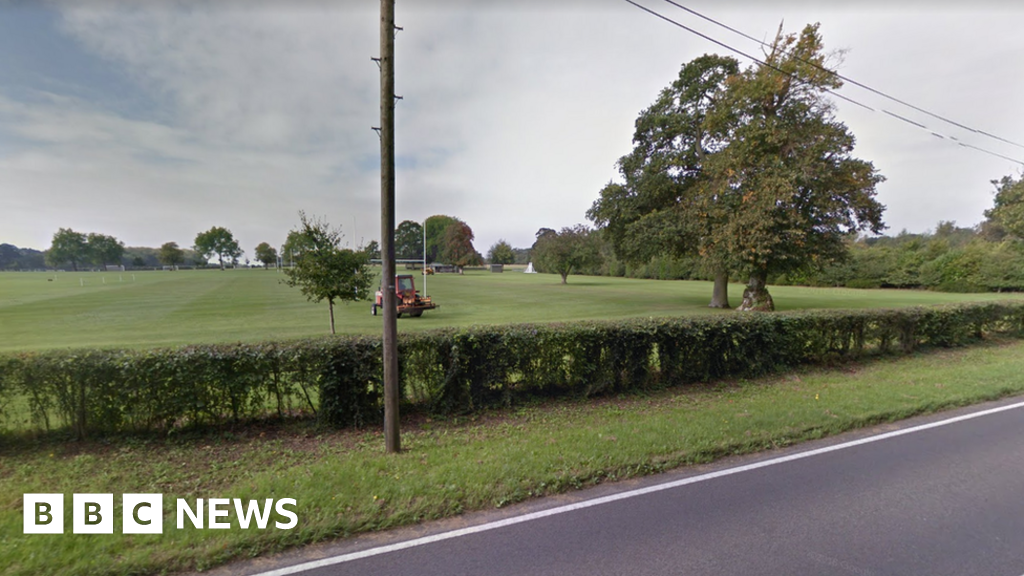 Woman Dies In Head-on Crash In Oxfordshire - BBC News