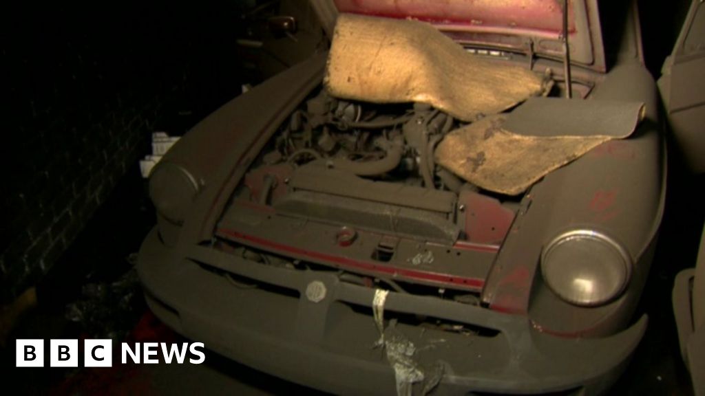 Vintage car arson: Owner 'devastated' by attack - BBC News