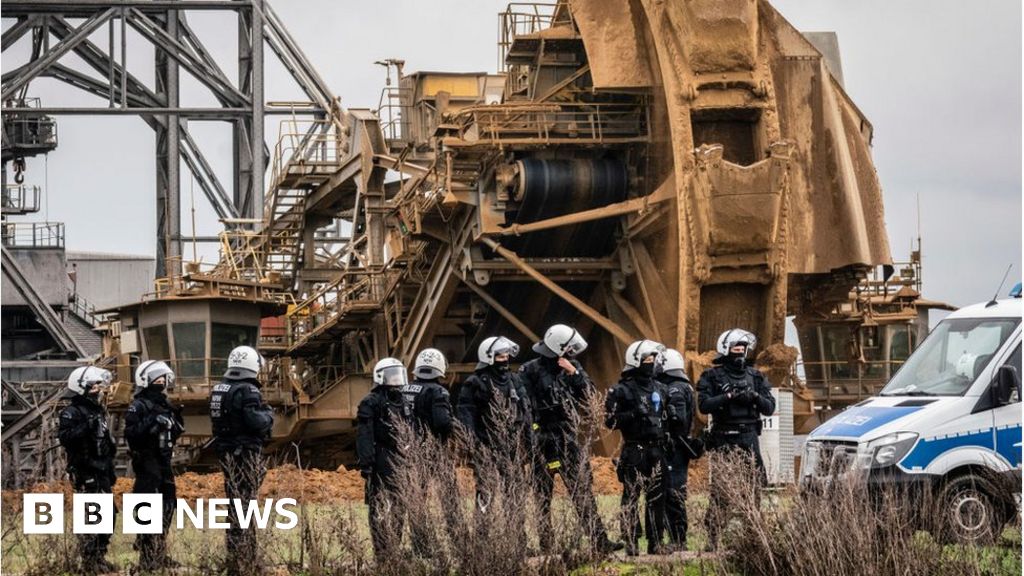 Lützerath: German coal mine stand off amid Ukraine war energy crunch
