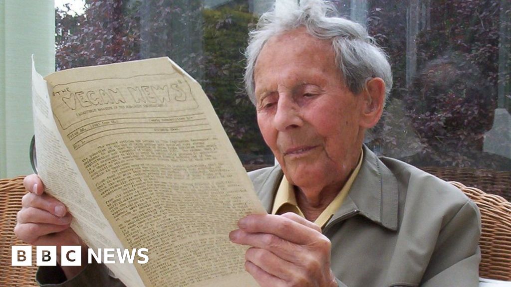 Vegan Society founder Donald Watson honoured with blue plaque