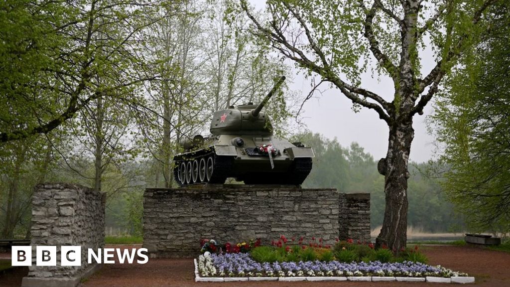 Estonia begins removing Soviet-era war monuments